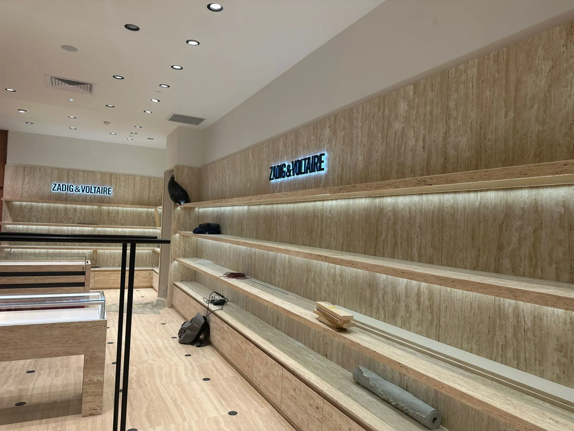 Revêtement sol mur et mobilier en travertin italien