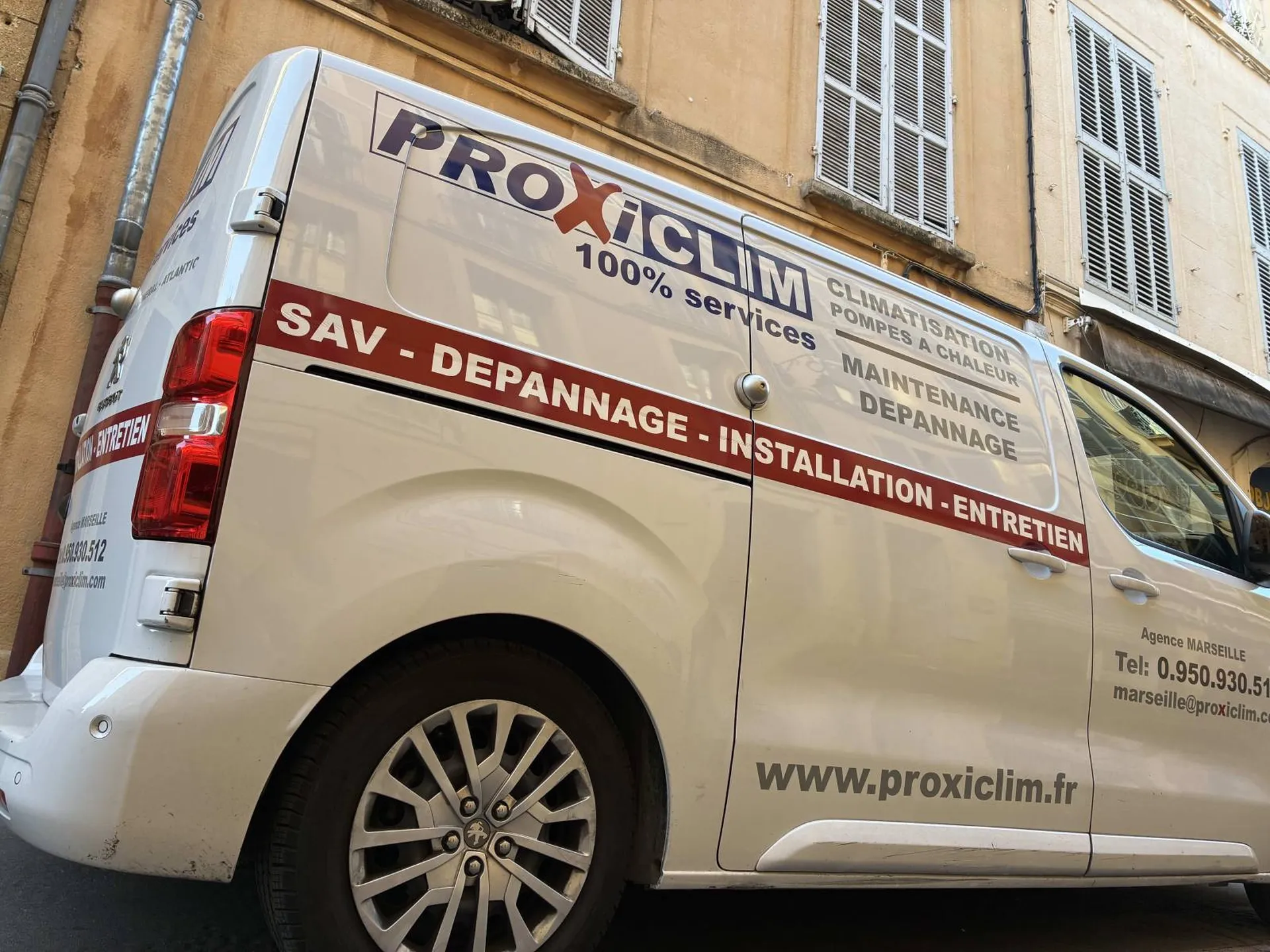Camion PROXICLIM Intervention rapide dépannage, installation et entretien de climatisation réversible