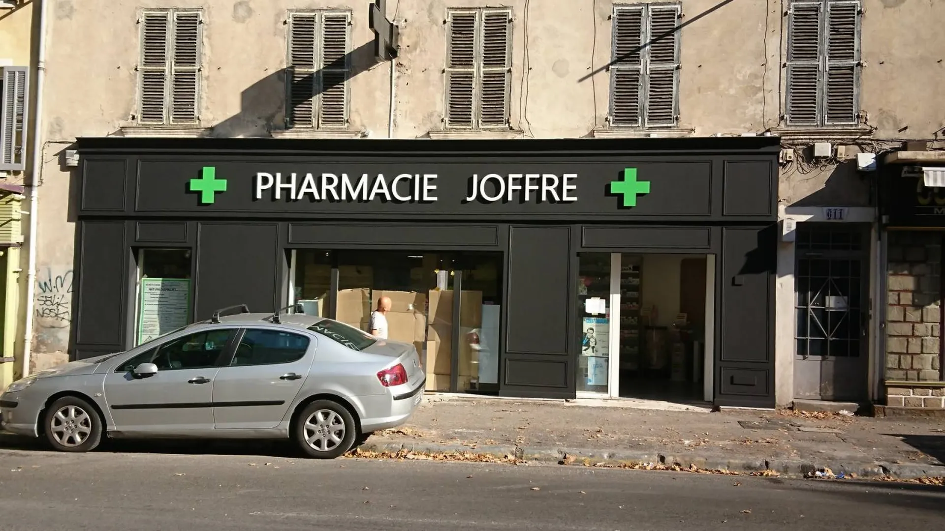 façade en habillage bois et moulure plan de campagne