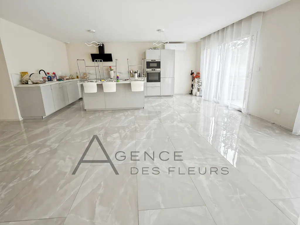 A vendre maison contemporaine de plain-pied de 102 m² sur un terrain de 320 m² sur la commune de SAINT AUBIN LES ELBEUF 76410