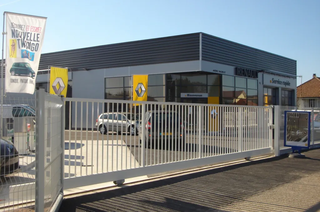 Poseur de portail coulissant industriel en Normandie