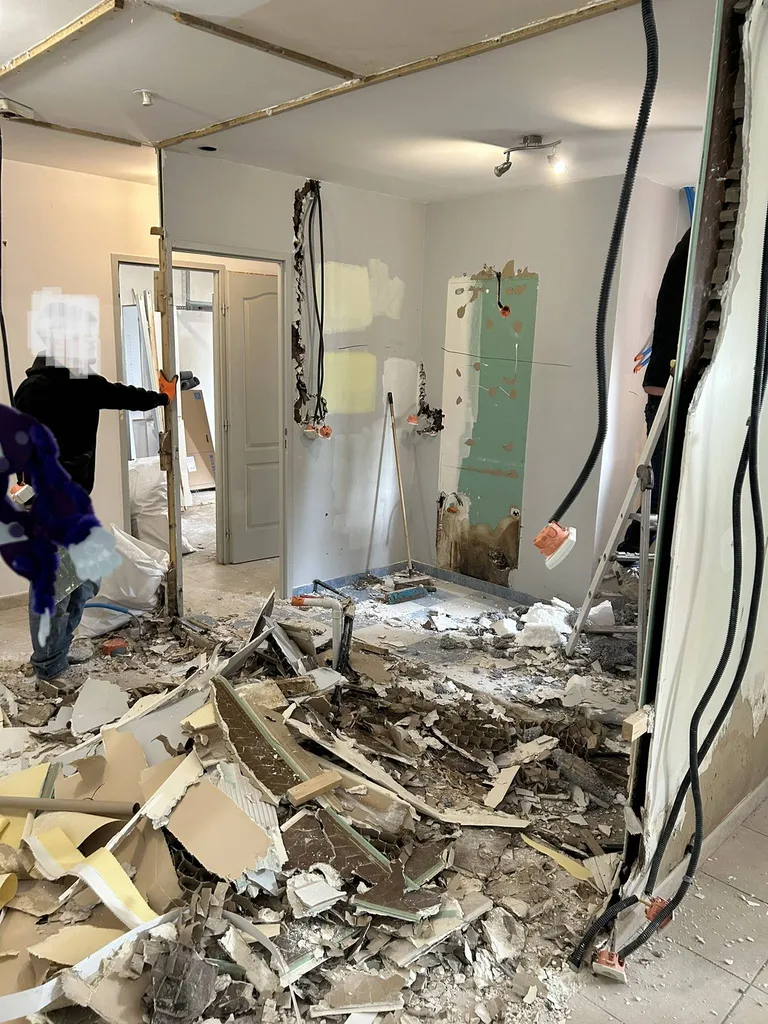 Rénovation complète après dégât des eaux avec réfection intérieure et travaux énergétiques à Villefranche-sur-Saône