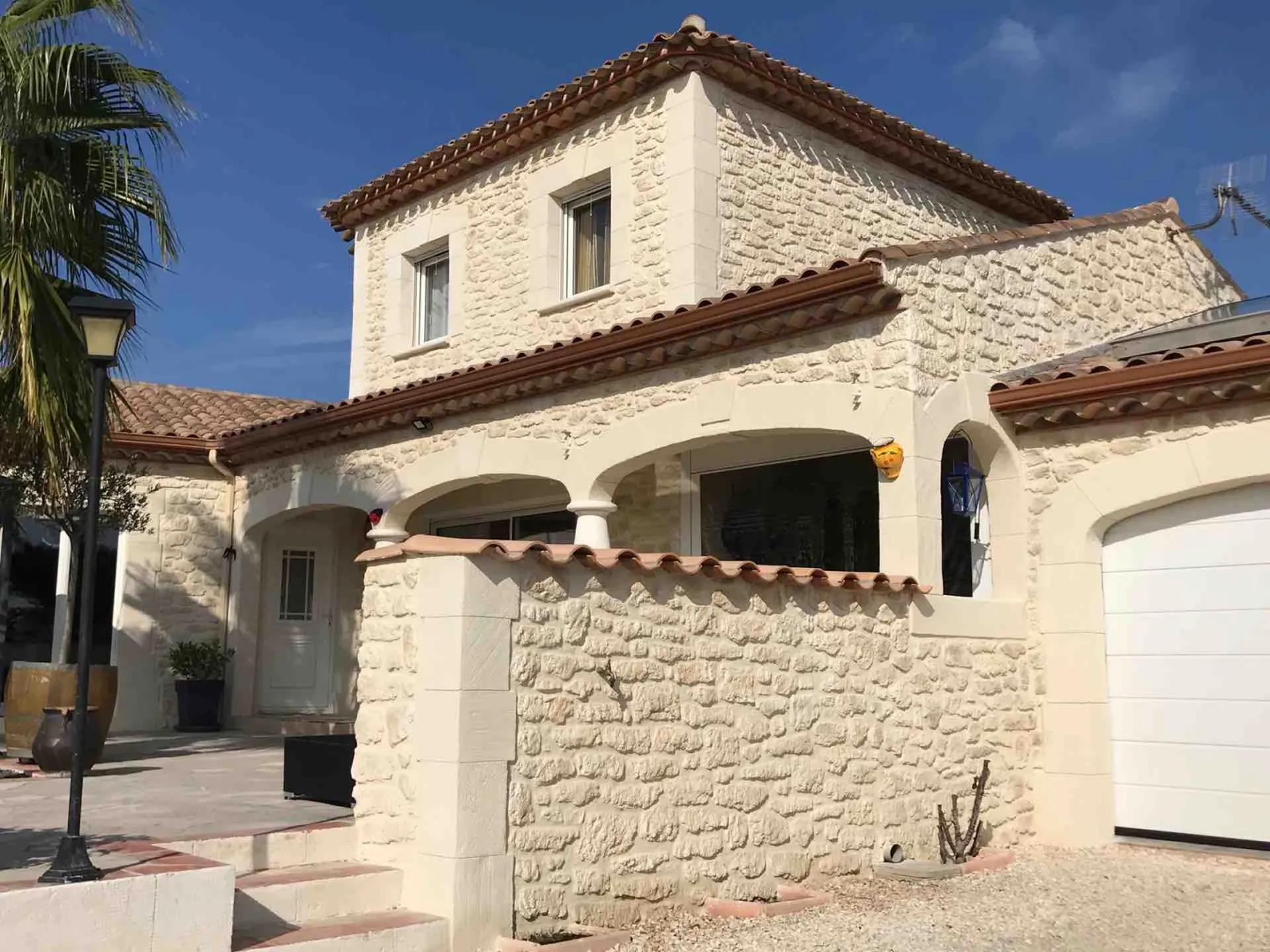 Décoration d’une façade en imitation Pierre à Pomérols entre Sète 