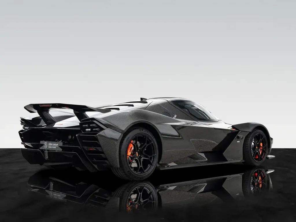 Vue arrière trois-quarts KTM X-BOW GT-XR Visual Carbon, ligne agressive et série limitée, livraison à Bordeaux.