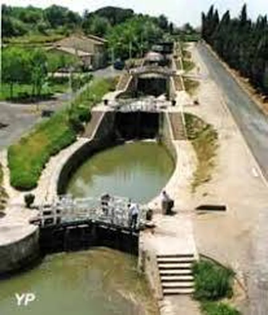 camping proche des neuf écluses de Béziers à 10 kilomètres de Portiragnes 