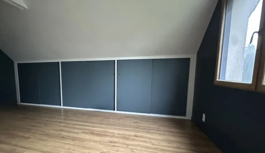 Entreprise de menuiserie Luneray : réalisation de rangements et placards sur-mesure sous complet pour des particuliers