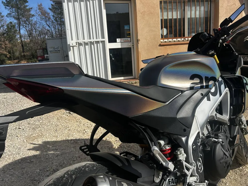 garage qui fait le covering sur les motos à fréjus dans le var