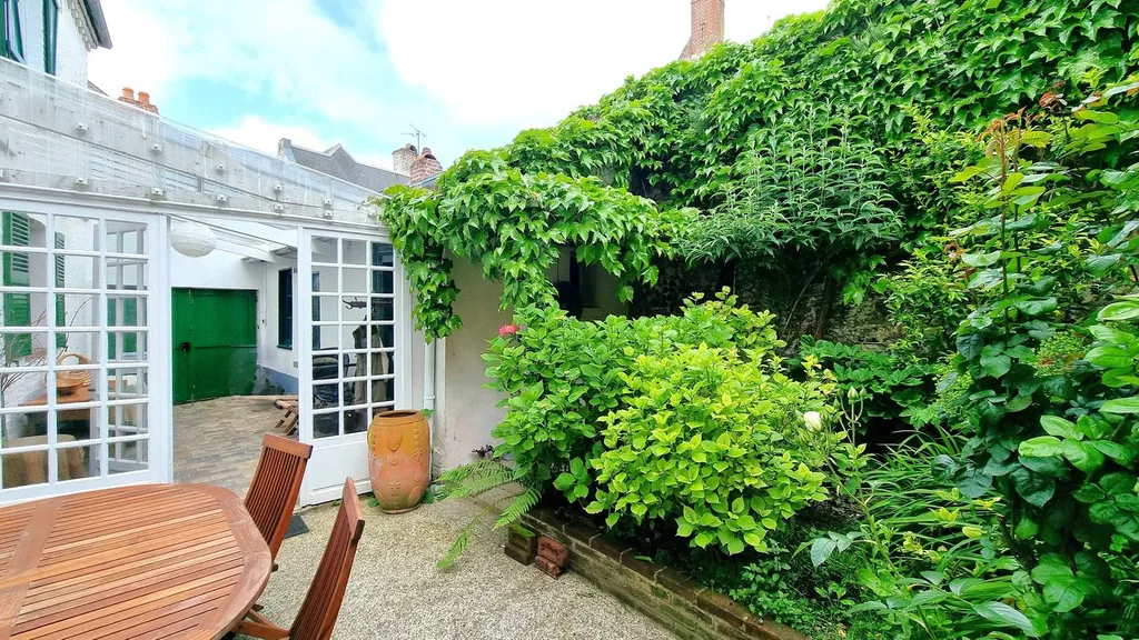 A vendre belle maison de ville et de caractère, 4 chambres, située au coeur de la cité médiévale de Saint-Valéry-sur Somme 80230