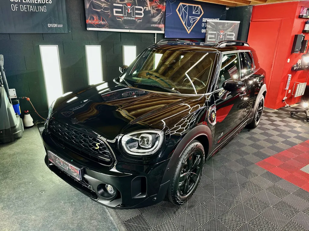Traitement céramique & polissage multi-étapes sur Mini Countryman – EMB Detailing, spécialiste à Vaugneray (Lyon Ouest)