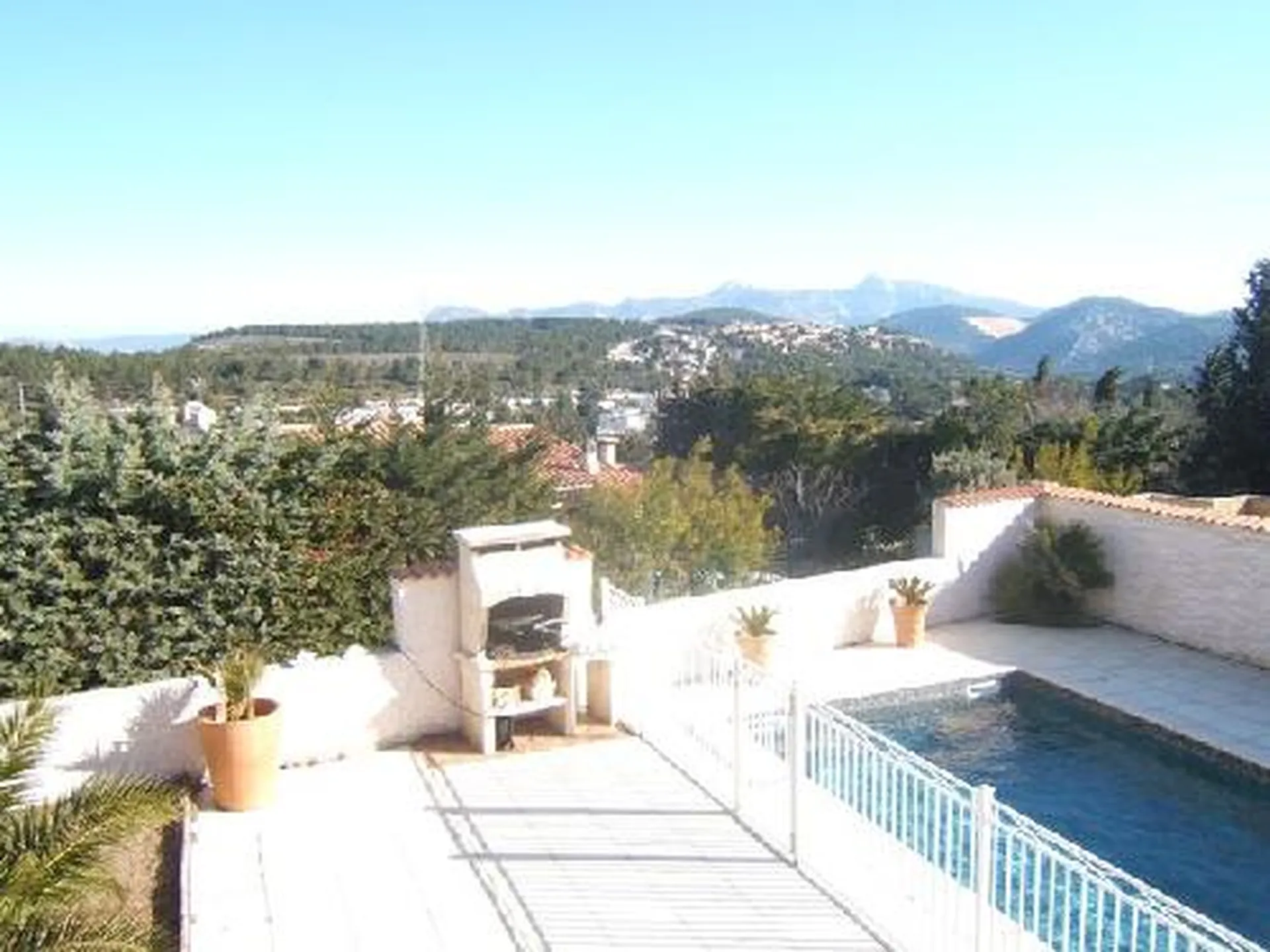 Où trouver une maison sur Carnoux en Provence à acheter  ? avec vue panoramique avec piscine, deuxième logement possible