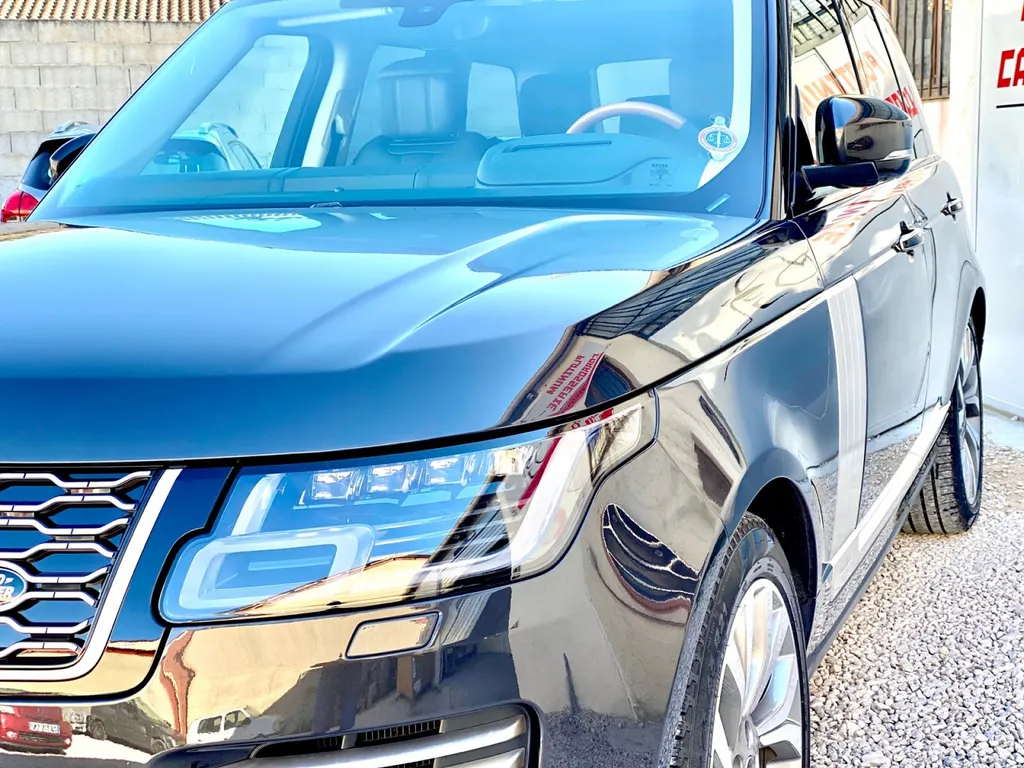 Accrochage à La Ciotat sur un Range Rover Vogue réparé à Carnoux dans notre atelier spécialisé en carrosserie SUV haut de gamme