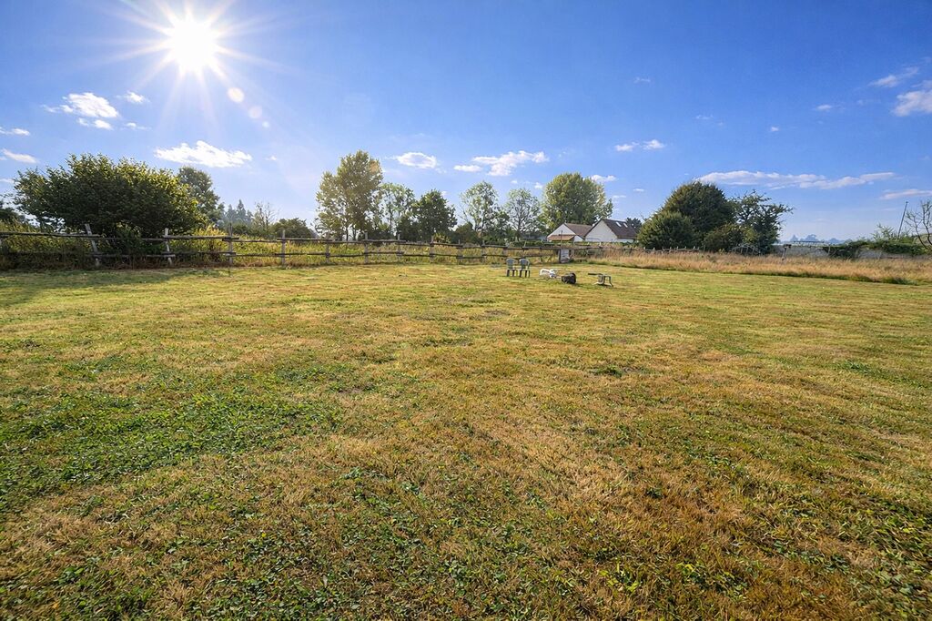 À vendre maison ancienne de 210m² sur un terrain de 5000m² située au Thuit-Signol