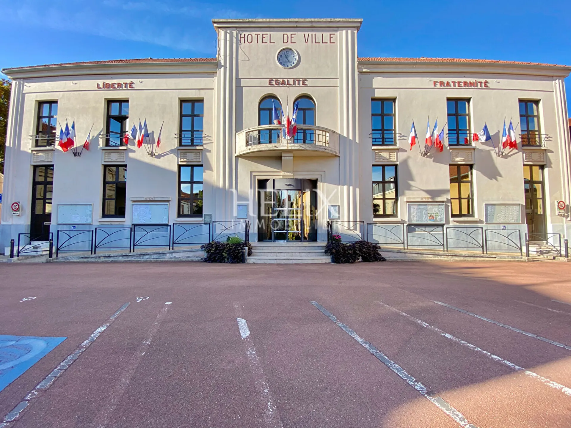 Immeuble de 360 m² dans le centre-ville de Montesson