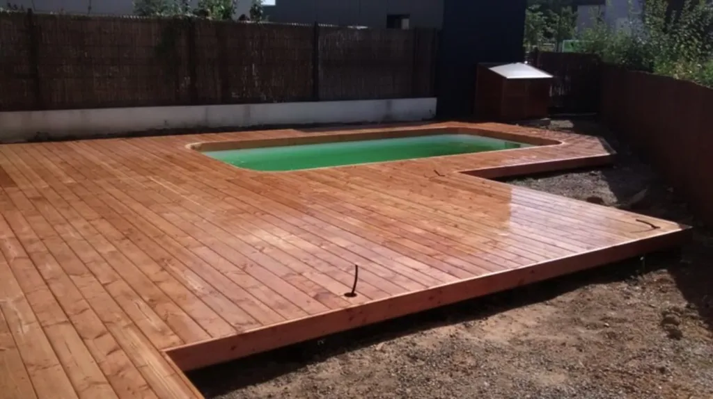 Lames de terrasse en douglas longue portée pour vos aménagements extérieurs à Lavérune Proche de Montpellier  dans l'Hérault