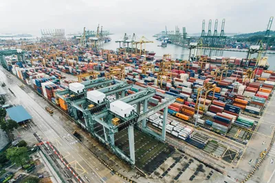 Importer des marchandises en France par transport maritime du Canada