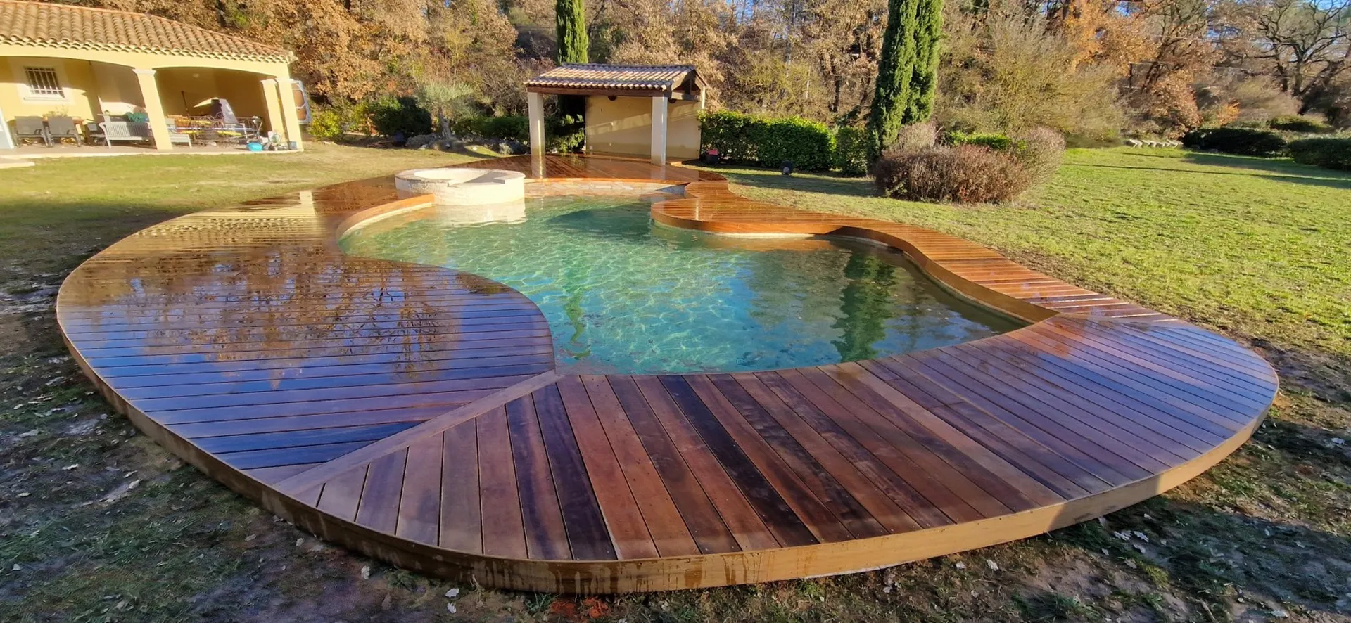 Tour de piscine en itauba à Greasque 13 Aix bouche du rhone 