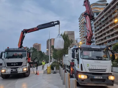 Approvisionnement de substrat allégé à la grue à Monaco