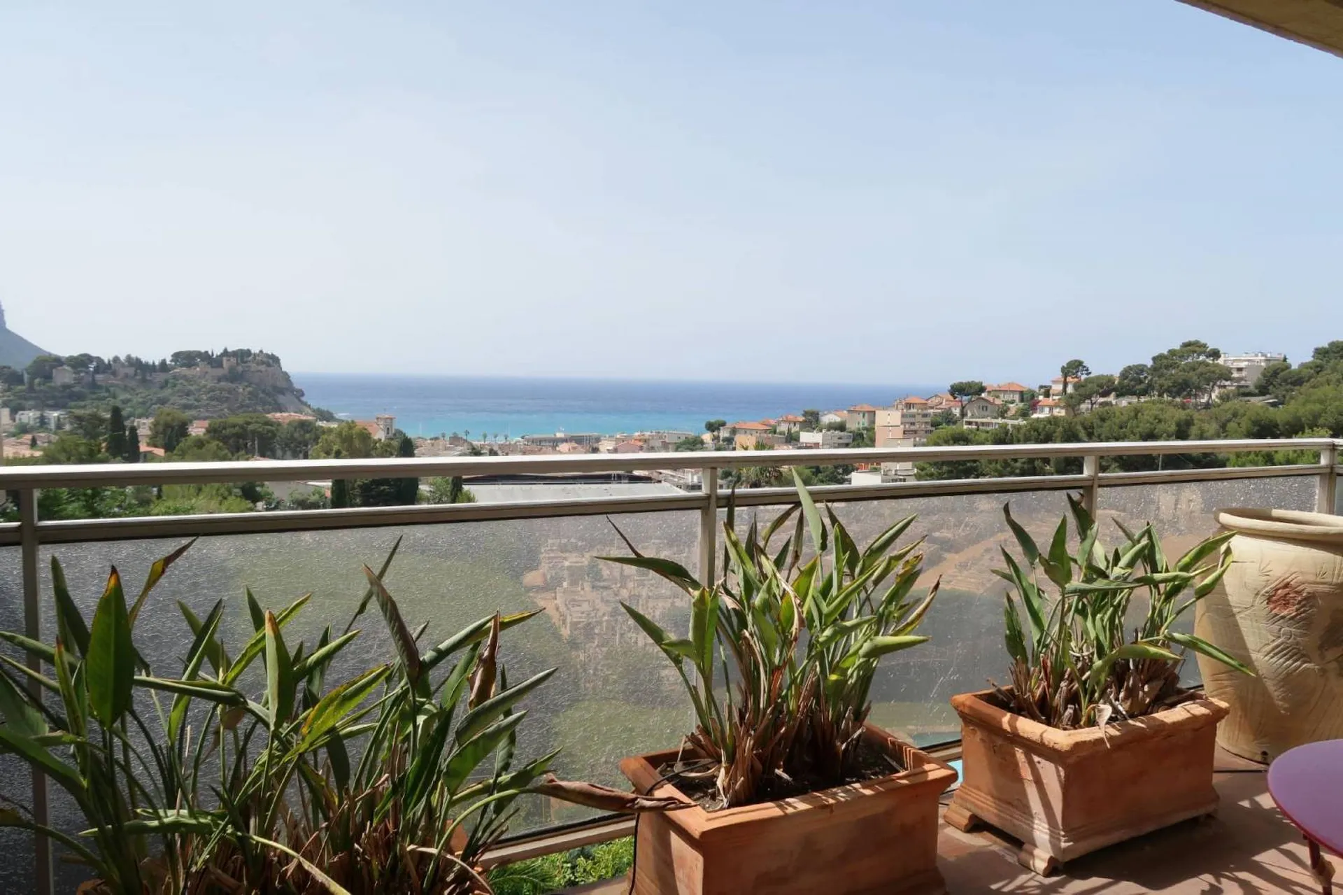 Maison mitoyenne T4 Cassis à proximité immédiate du port avec terrasse vue mer et parking 