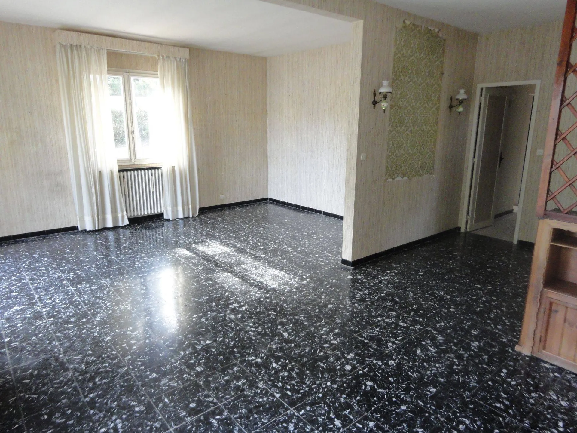 2 LOGEMENTS DANS VILLA CARNOUX