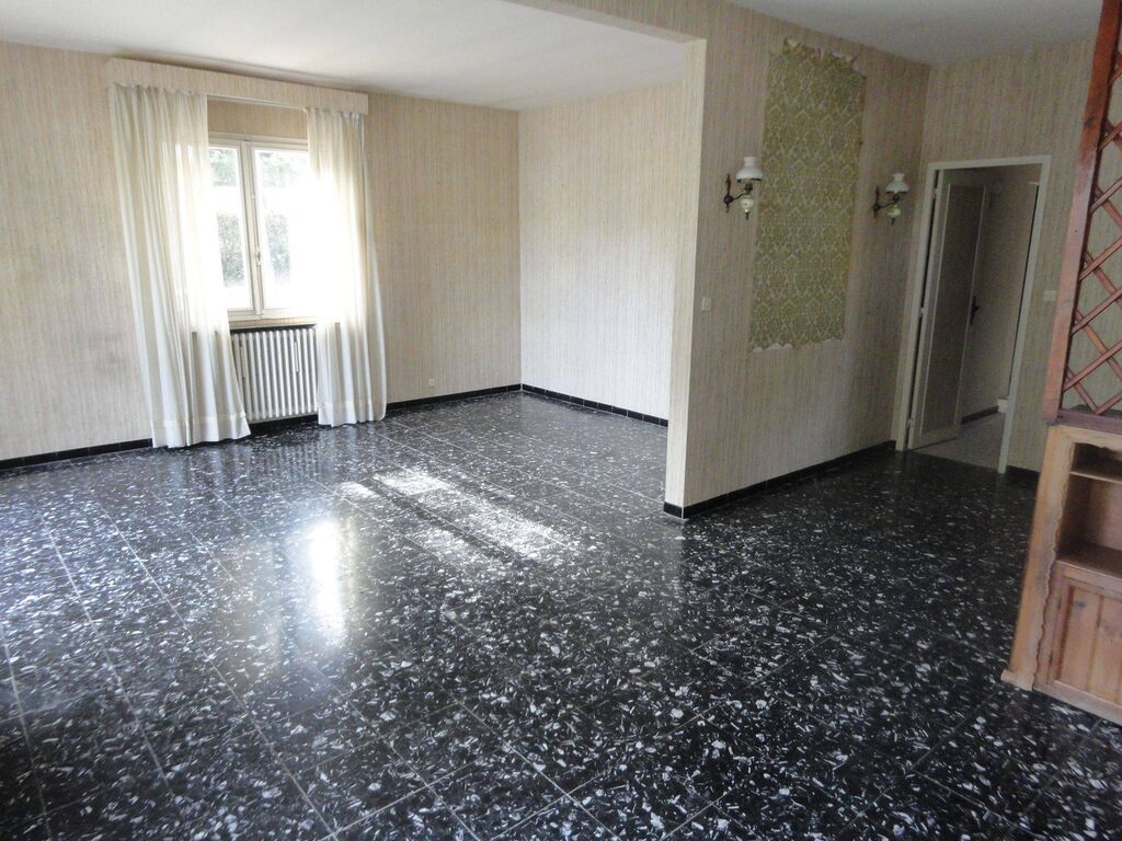 2 LOGEMENTS DANS VILLA CARNOUX