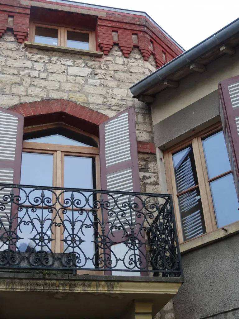 menuiserie bois exotique sur maison de maitre à villefranche sur saone