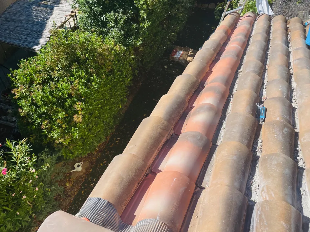 Changement de Faîtage et rive avec nettoyage de toiture sur Bouc-Bel-Air près de Aix en Provence