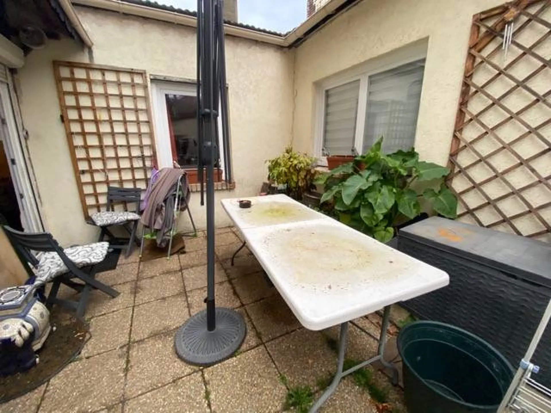 Vente urgente faire proposition ! Maison de briques avec travaux ! grand volume !