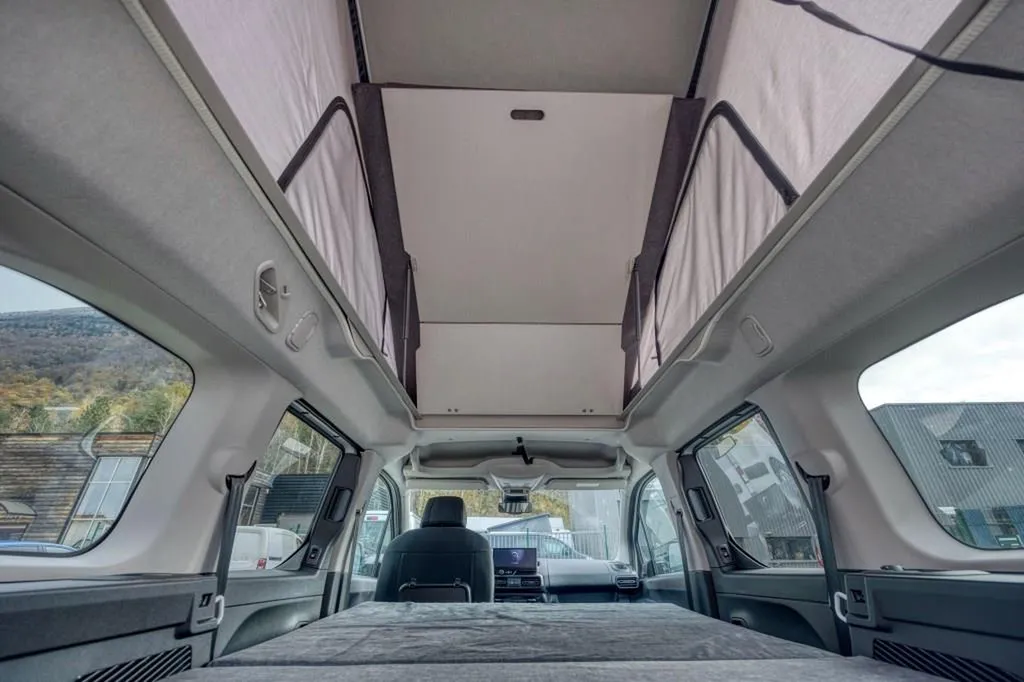 Spécialiste aménagement intérieur Berlingo et Rifter Long à Lyon : banquette-lit et kit-meuble sur-mesure dans le Rhône