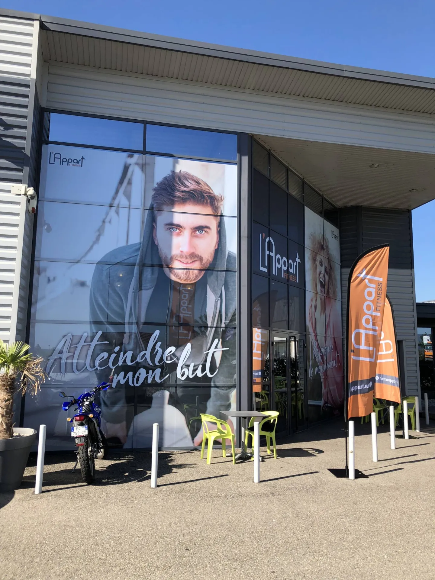Drapeau, oriflamme, beach flag signaletique extérieure
