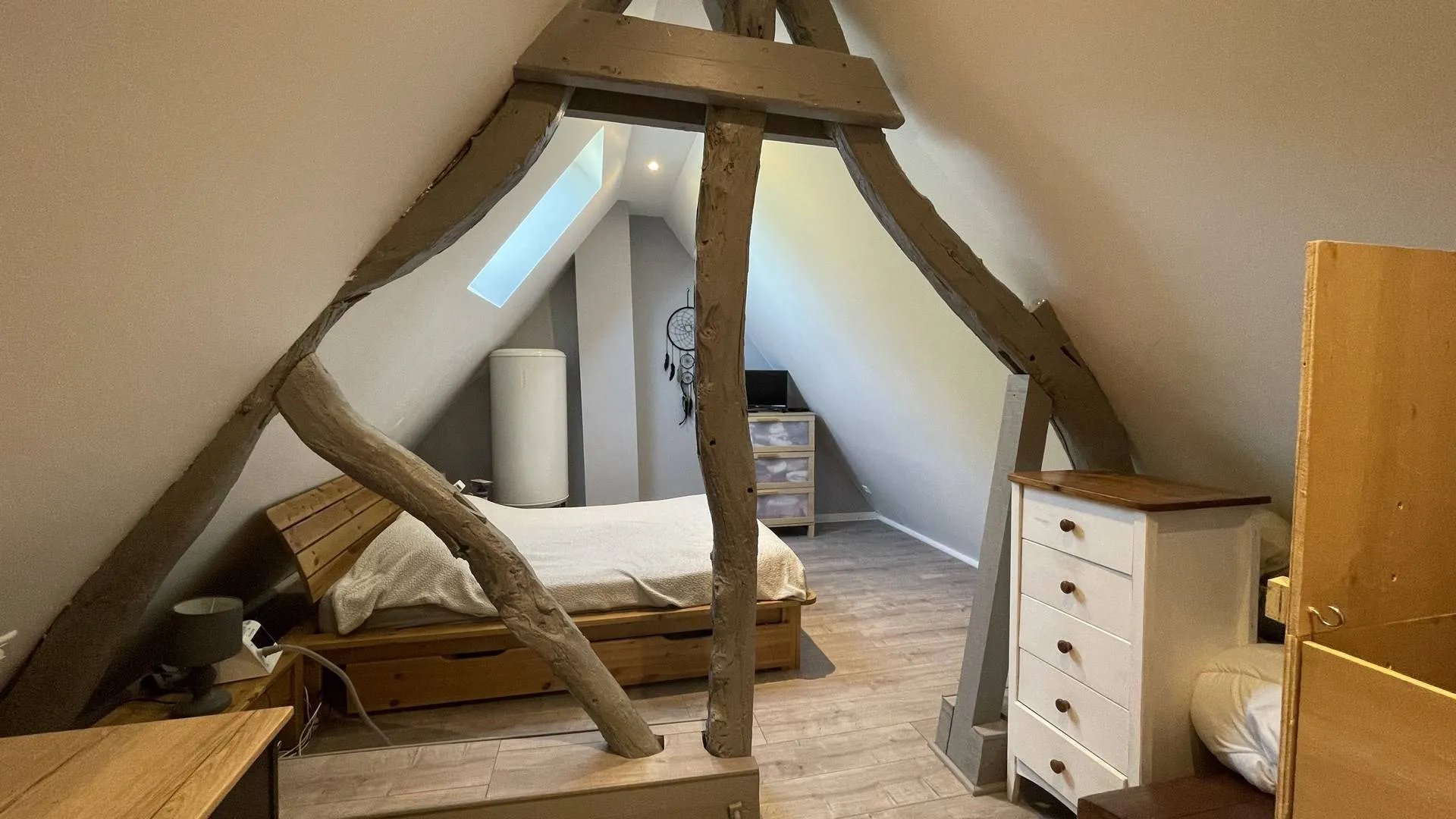 Longère mitoyenne située à Hautot-sur-Mer, d’une superficie habitable d’environ 73 m² et d’environ 91 m² au sol, bâtie sur son terrain de 711 m², Seine Maritime 76.