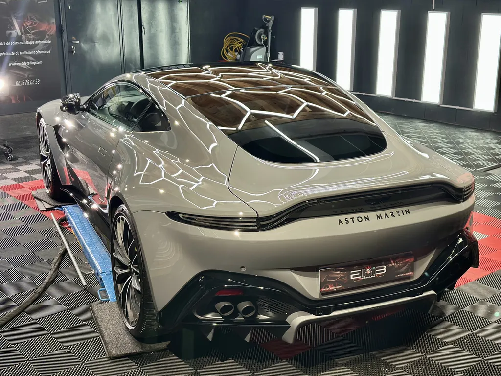 Protection Film PPF et traitement céramique carrosserie Aston Martin Vantage 
