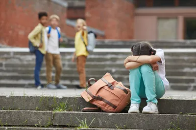 Le harcèlement scolaire touche chaque année près d’un enfant sur dix en France, selon le ministère de l’Éducation nationale.