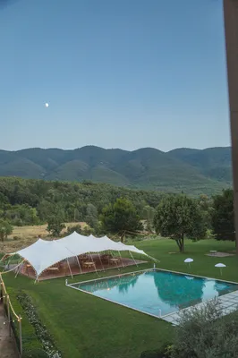wedding location dordogne with swimming pool