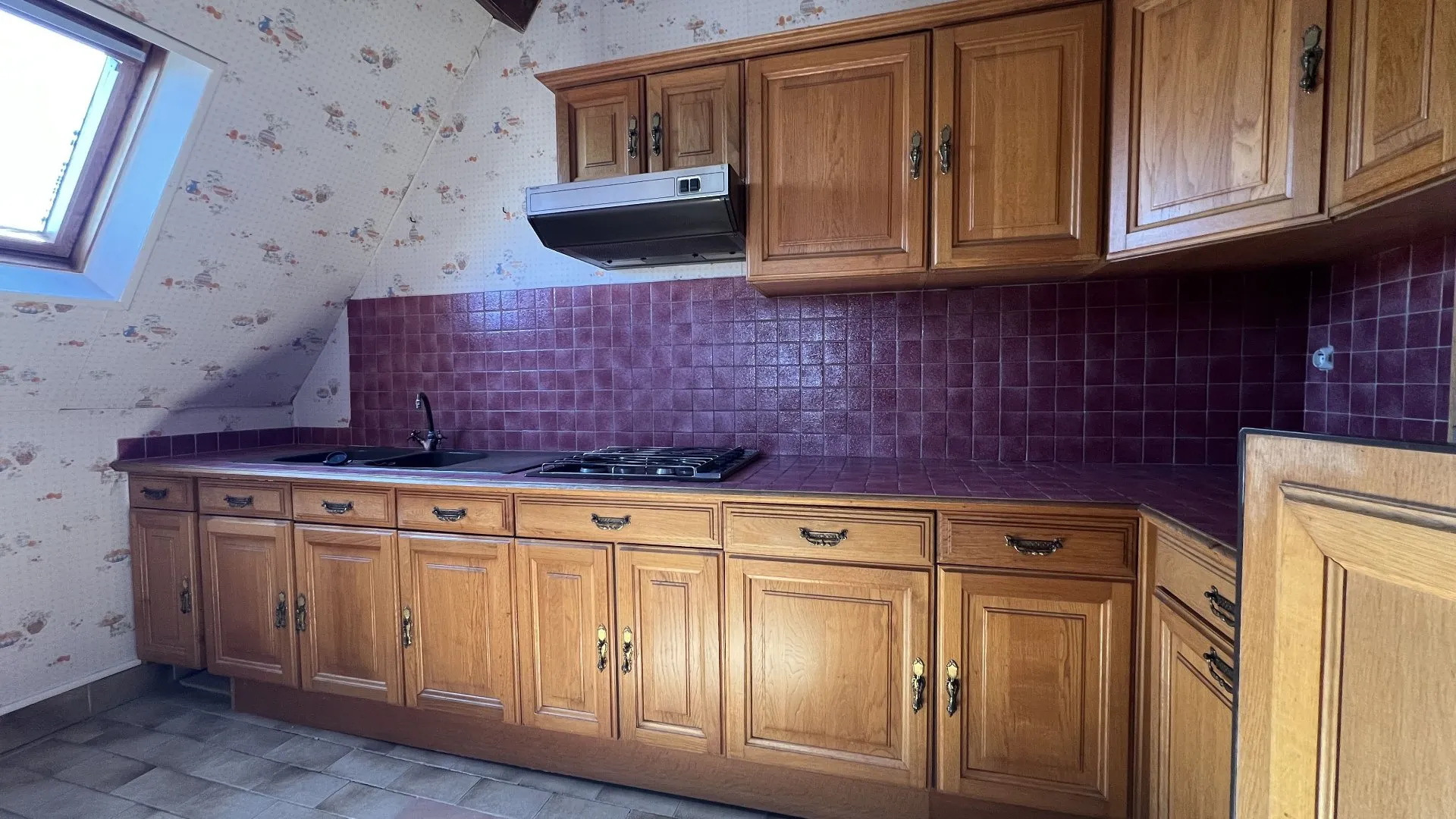 A vendre Maison de maître 265m² avec 7 chambres, parquet ancien, dépendance et garage double, terrain clos 980m², fort potentiel rénovation au cœur du Tréport 76470.