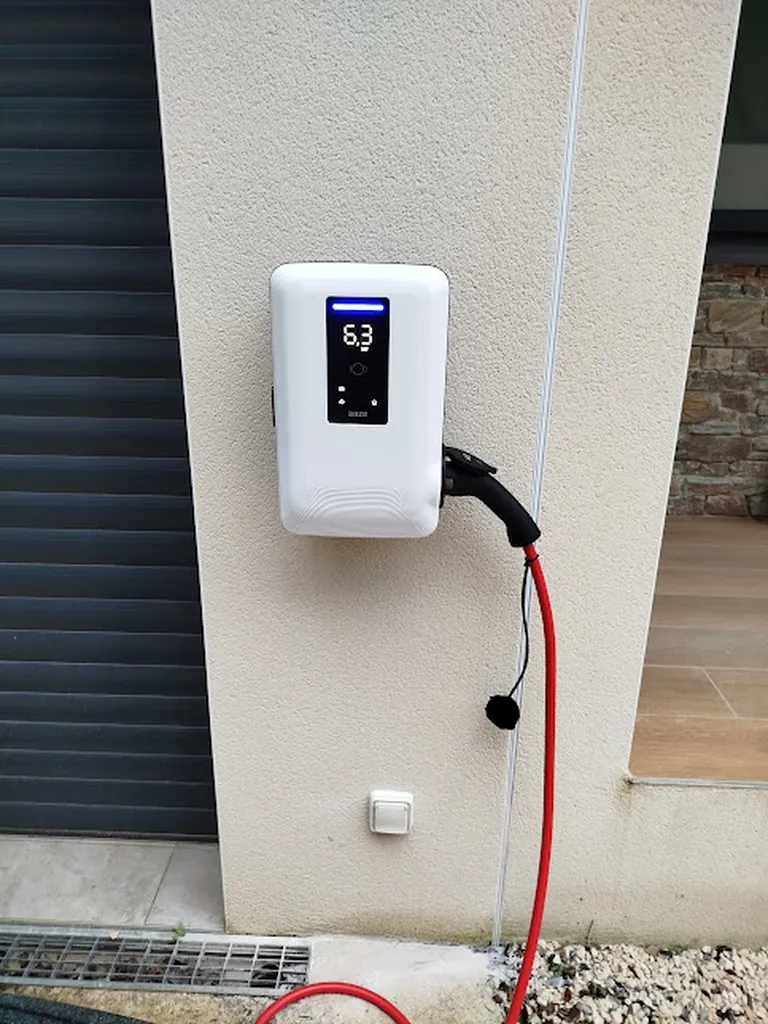 Charger rapidement sa voiture electrique avec une borne de recharge DAZE par infiny elec à Saint genies des Mourgues
