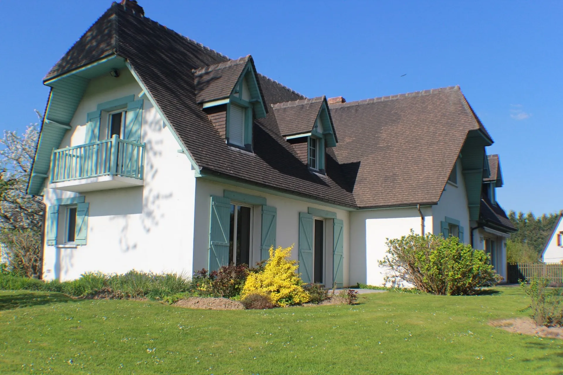 MAISON CONTEMPORAINE Entre HONFLEUR et PONT-AUDEMER