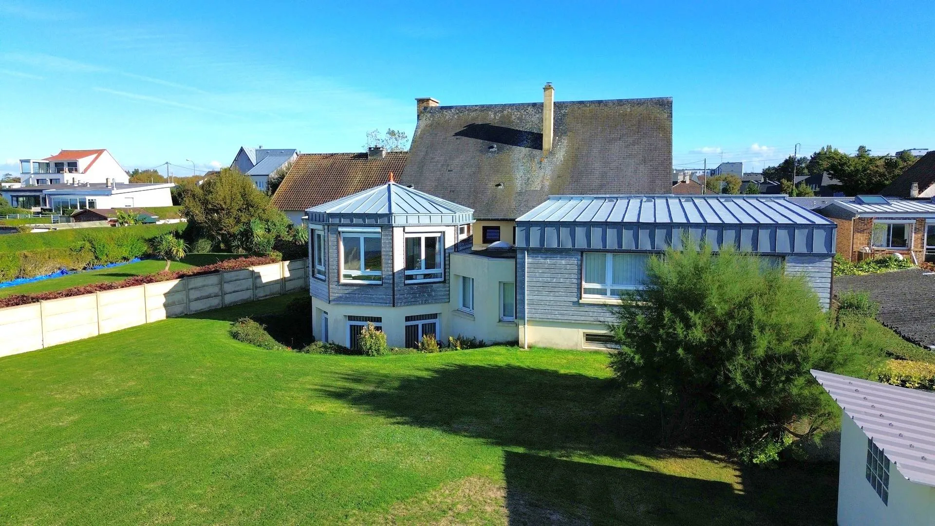 Terres Et Demeures De Normandie – maison à vendre avec vue mer à Dieppe : opportunité unique mêlant habitation principale et projet d’investissement.