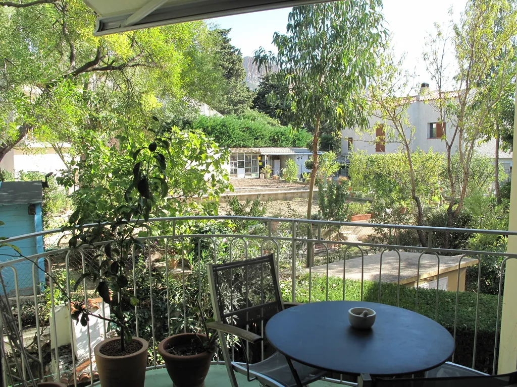 Appartement à l'achat 2 Cassis dans petite résidence au calme à 5 minutes à pied du village