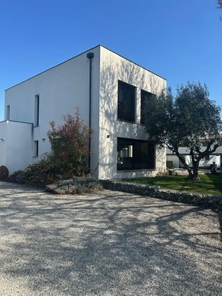 Construire une villa T5 RE2020 avec piscine et finitions en travertin à Grenade-sur-Garonne