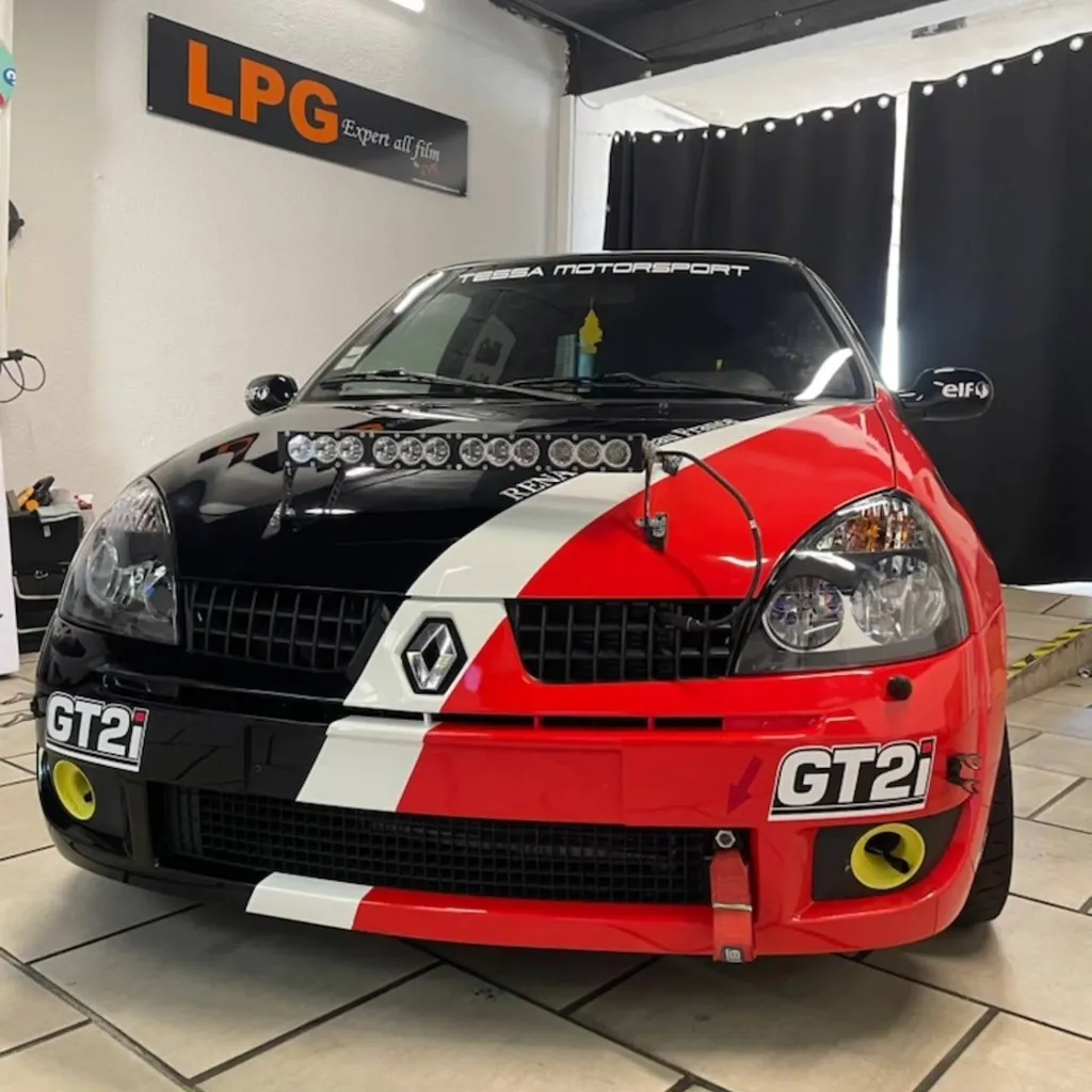 Kit déco rallye / covering 100% personnalisé clio F2000