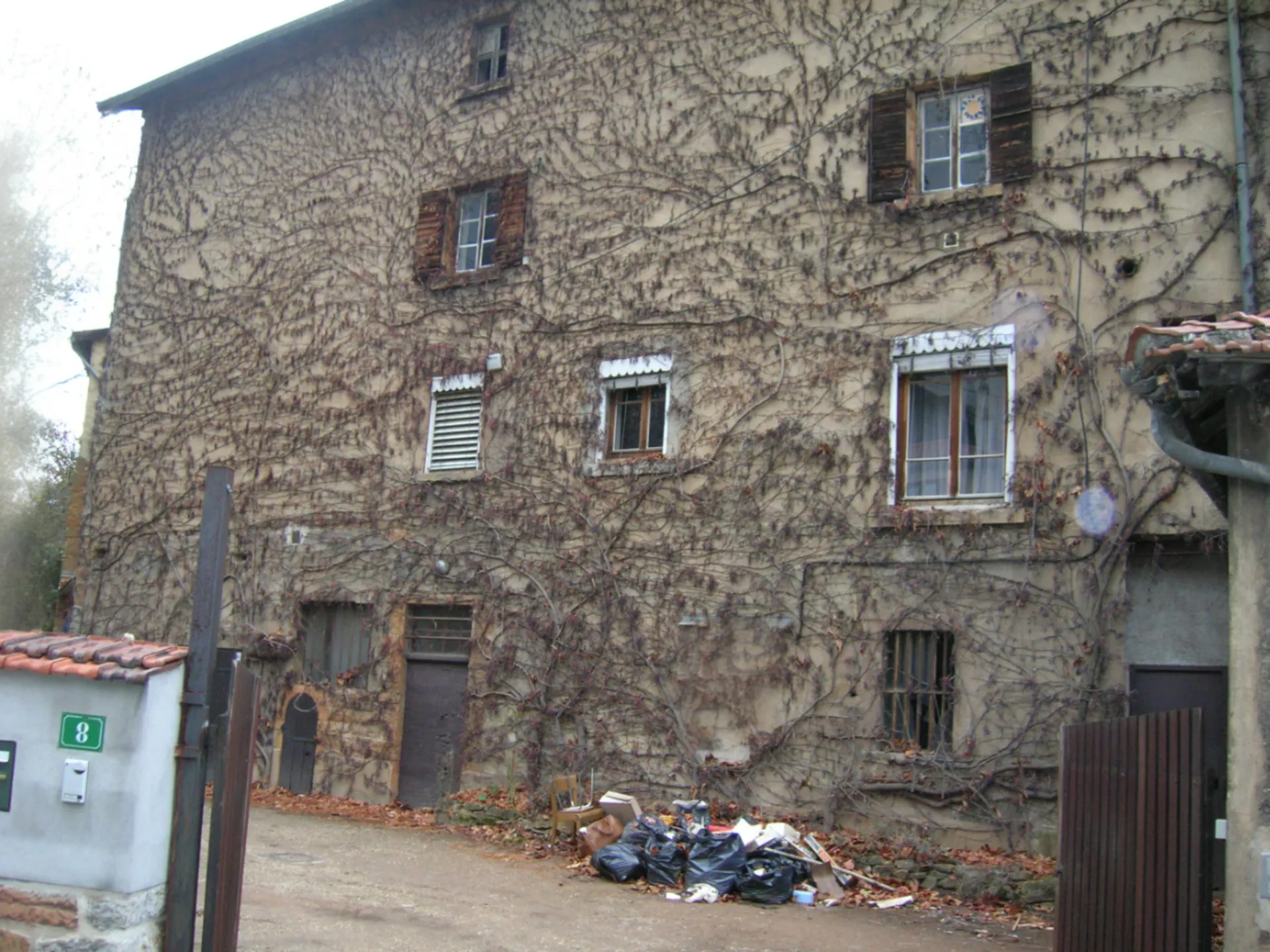 Façade après ravalement avec isolation thermique par l’extérieur à Lyon pour améliorer la performance énergétique
