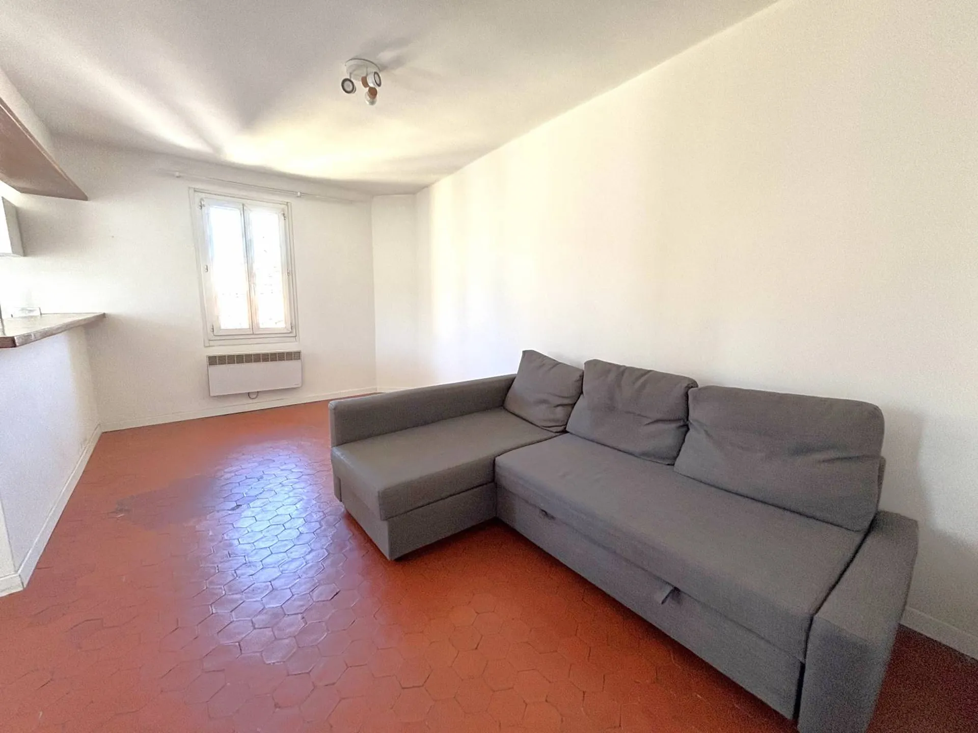 Appartement T2 en duplex Aubagne  dans le centre en dernier étage avec balcon