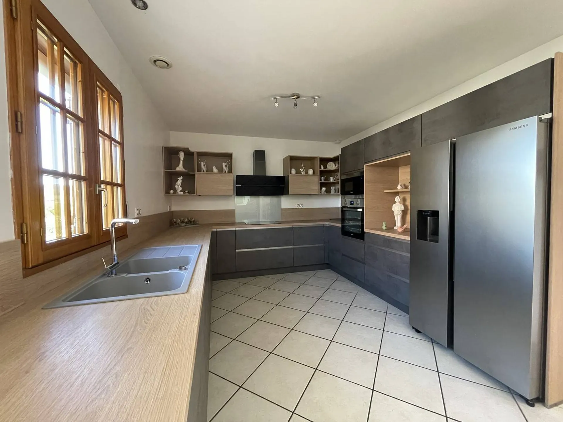 Maison individuelle en bord de rivière de 180m², située à proximité de Neufchâtel-en-Bray, dans un environnement calme et verdoyant, sur son terrain de 1 250m², Seine Maritime, 76