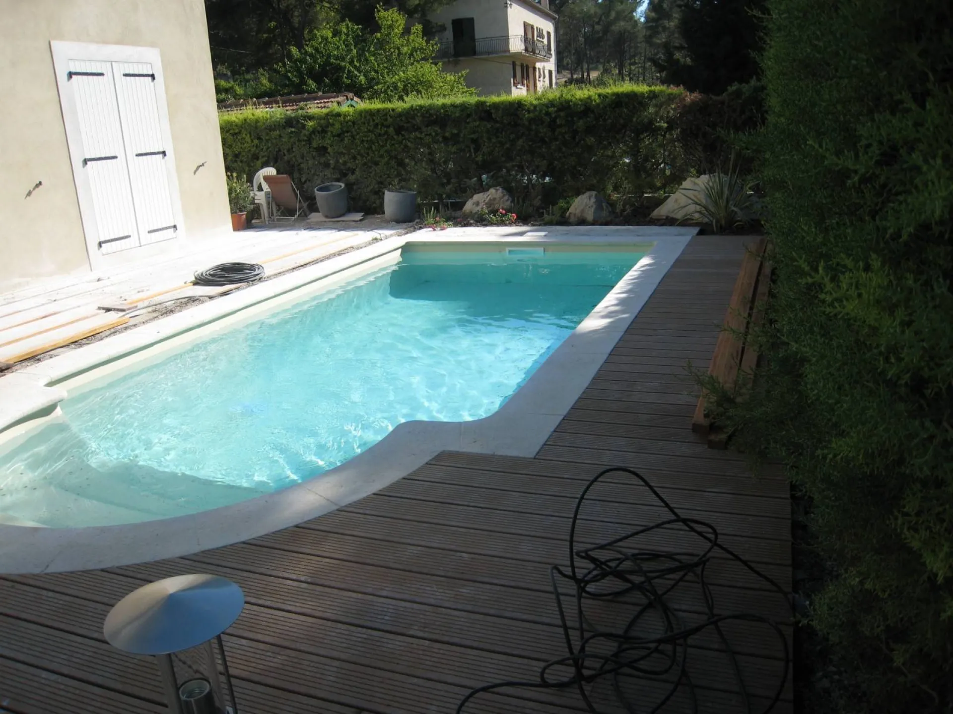 aménagement autour de la piscine à Pelissanne