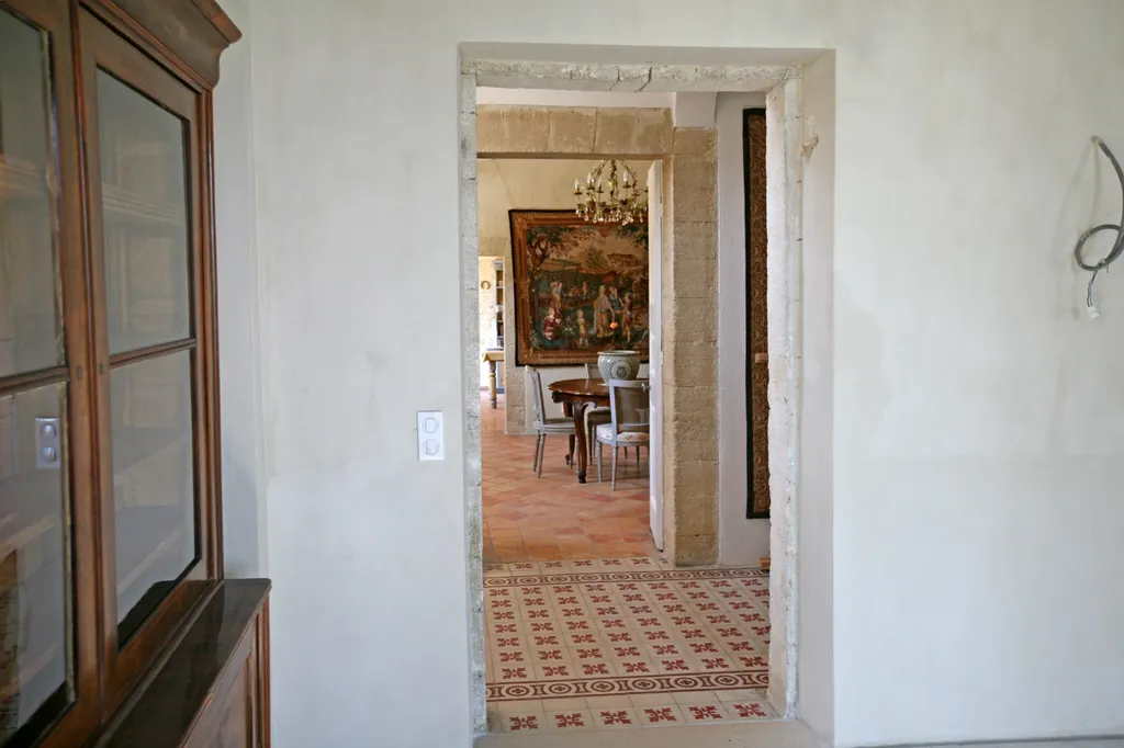 A vendre, château avec dépendances entre Uzès et Avignon   