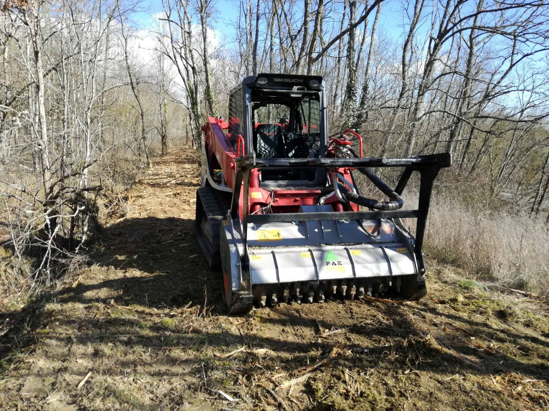 Débroussaillage et défrichage pour implantation clôtures protection faune