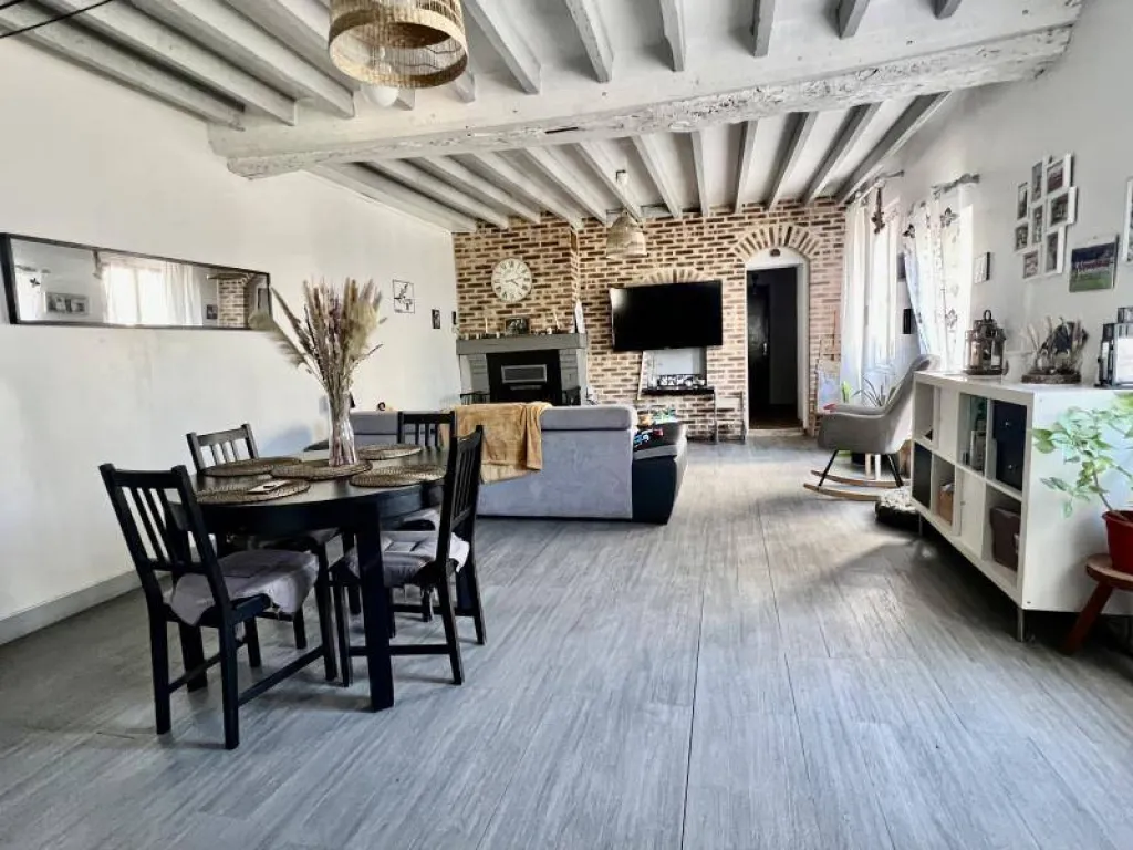 Maison rénovée de 140 m² édifiée sur 649 m² de terrain sur la commune de ST PIERRE LES ELBEUF
