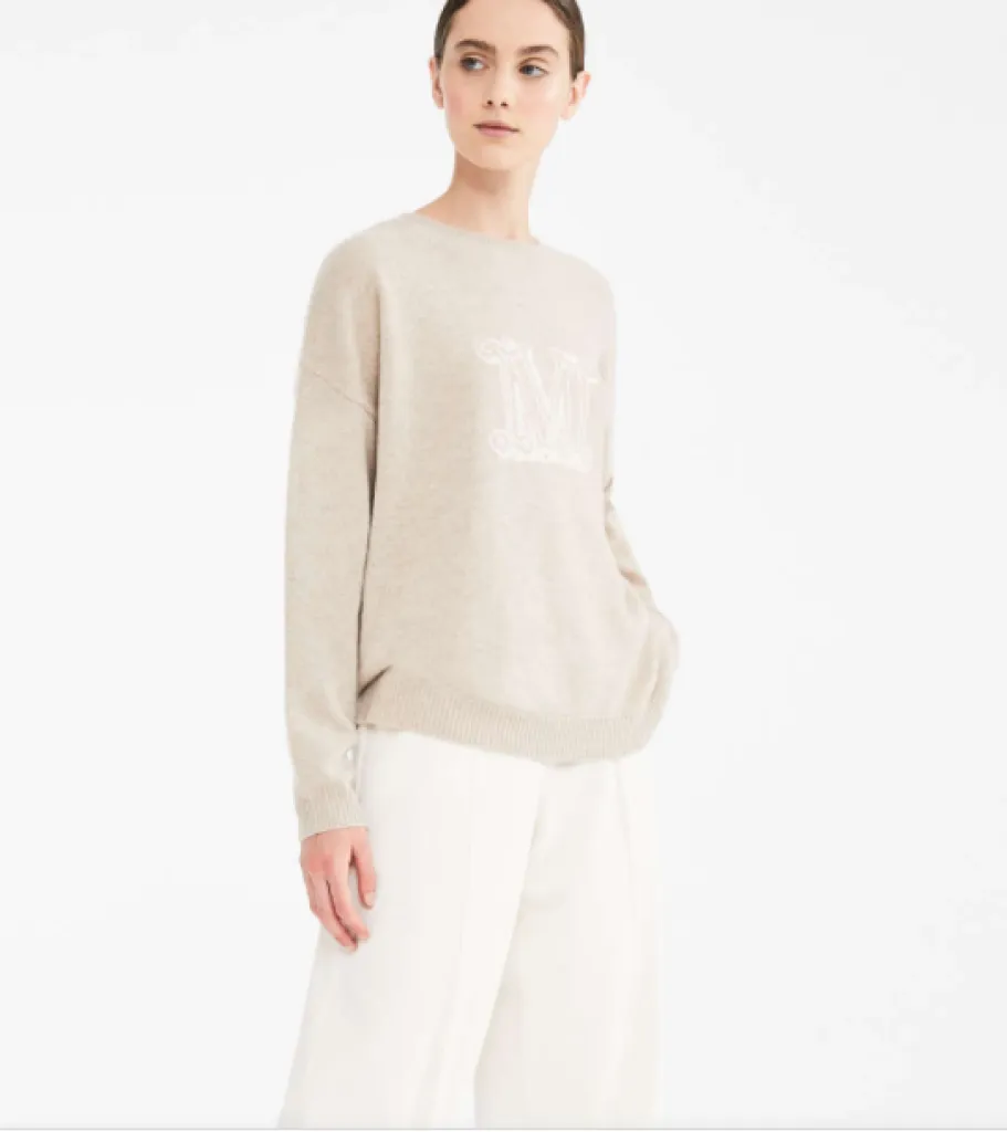 L'univers MaxMara un style intemporel pour une femme élégante et raffinée  qui aime la qualité artisanale.