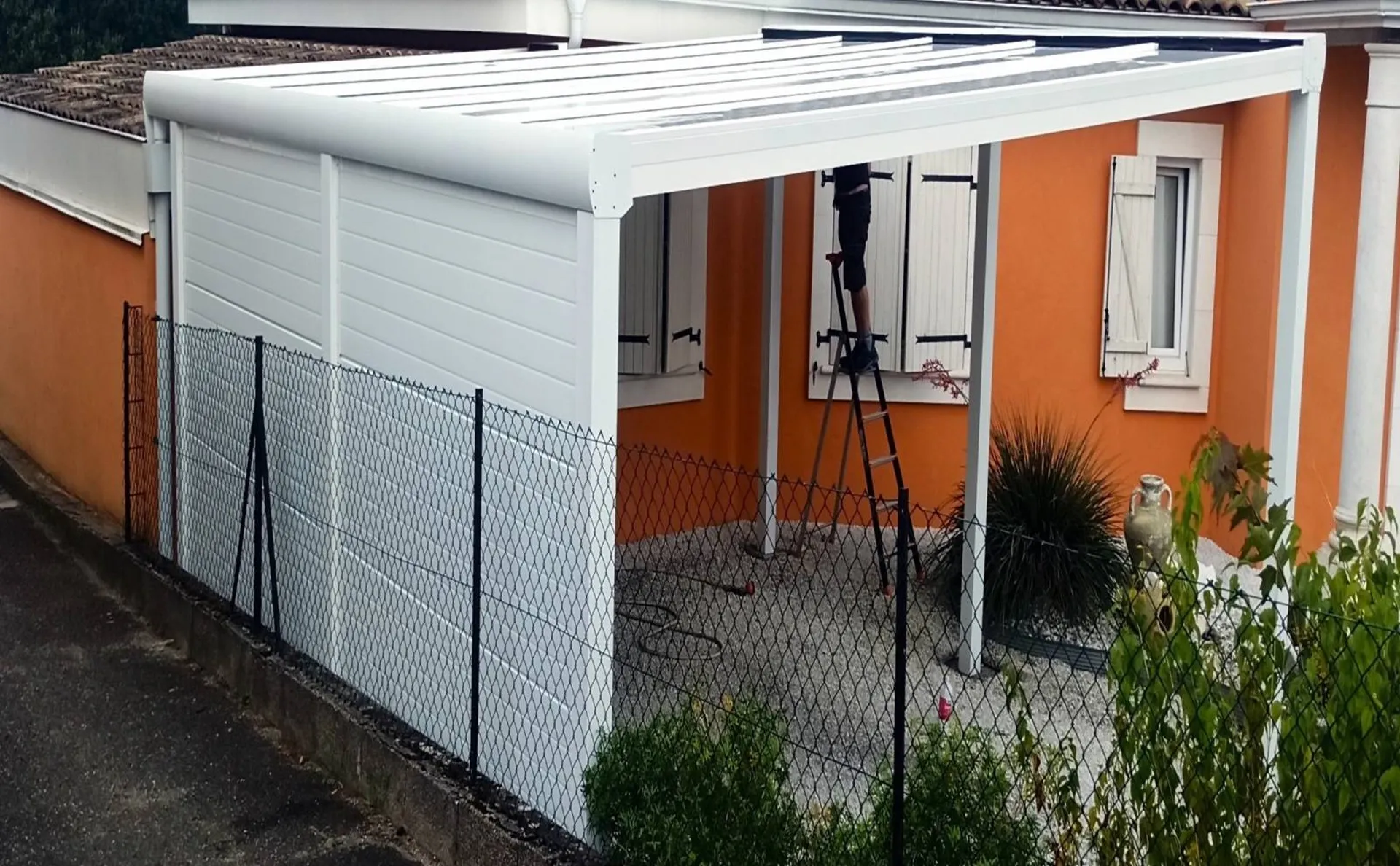 Carport blanc en aluminium
