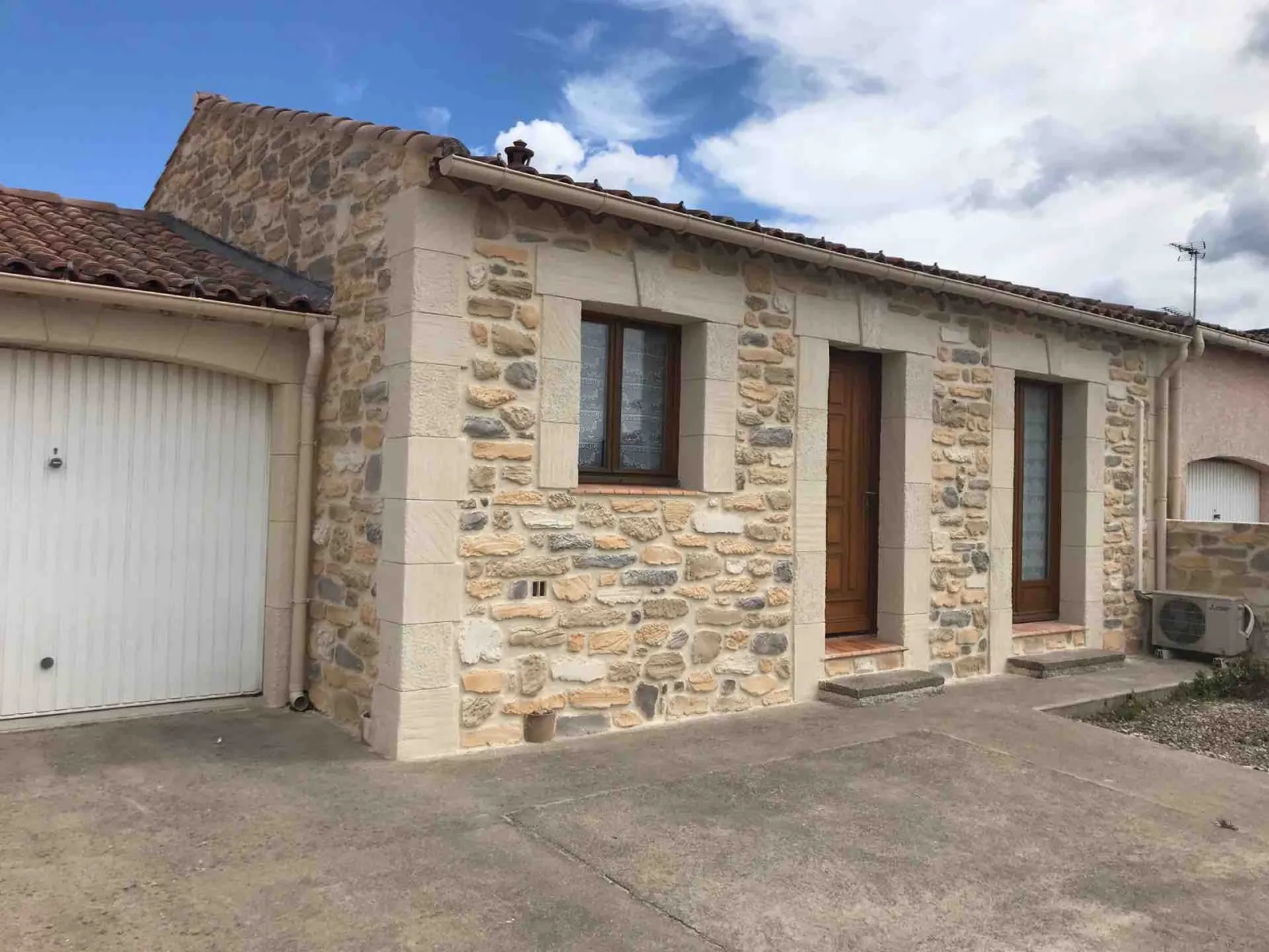 Rénovation d’une façade en pierre à Florensac proche d’Agde